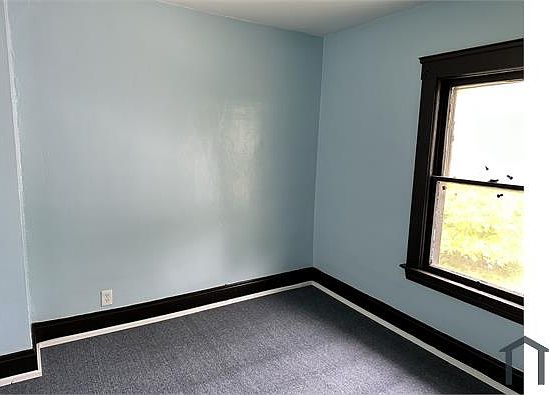 4th image of 10709 Parkview Ave #2