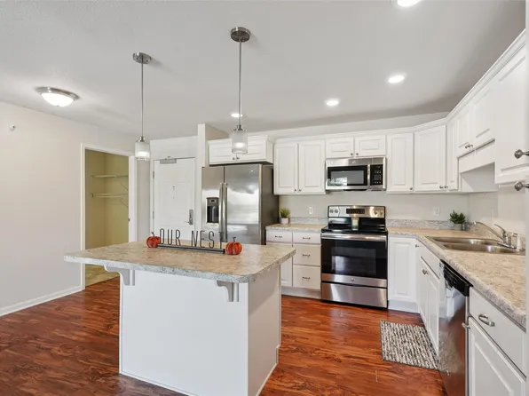 845 S 60th St APT 402, West Des Moines, IA 50266