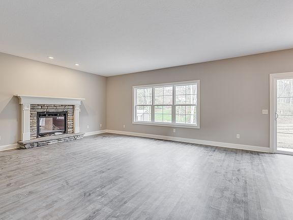 Fireplace w/stone 