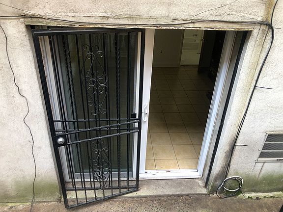 3rd image of 259 W 15th St APT D
