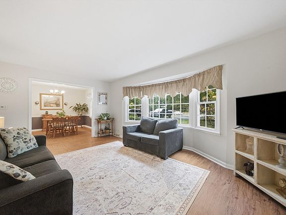 4th image of 1114 Lexington Ln