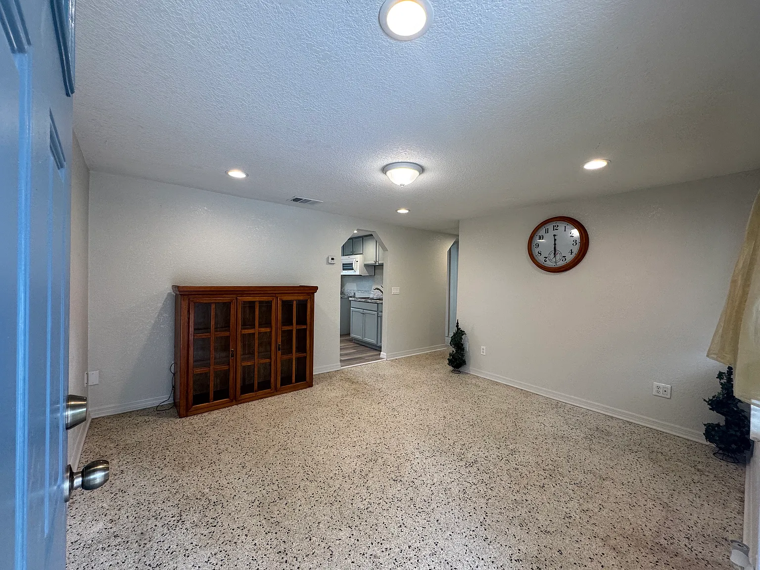 4 bed, 1900 sqft, $1,750 — Photo 3