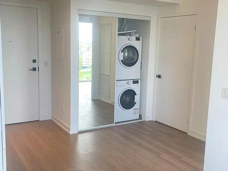 319 Jarvis St #1011 — Photo 3