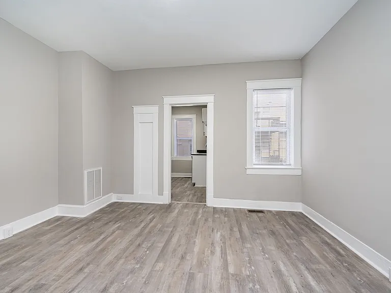 1019 Bank St — Photo 23