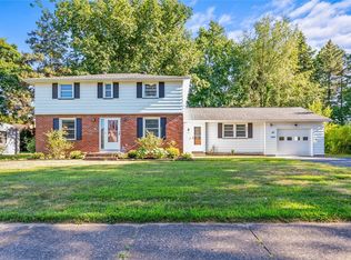 45 Seaford Dr, Rochester, NY 14617