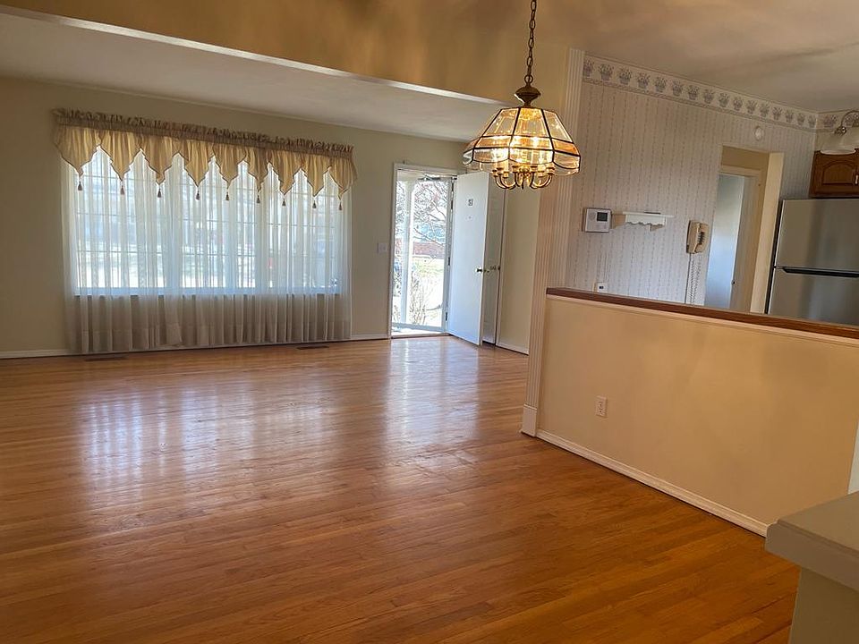 1st image of 736 Mary Jo Ln