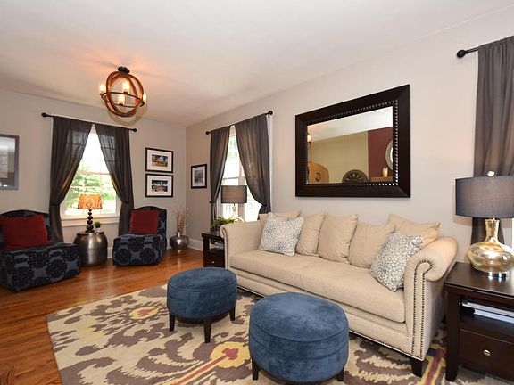 3rd image of 6310 N Santa Monica Blvd