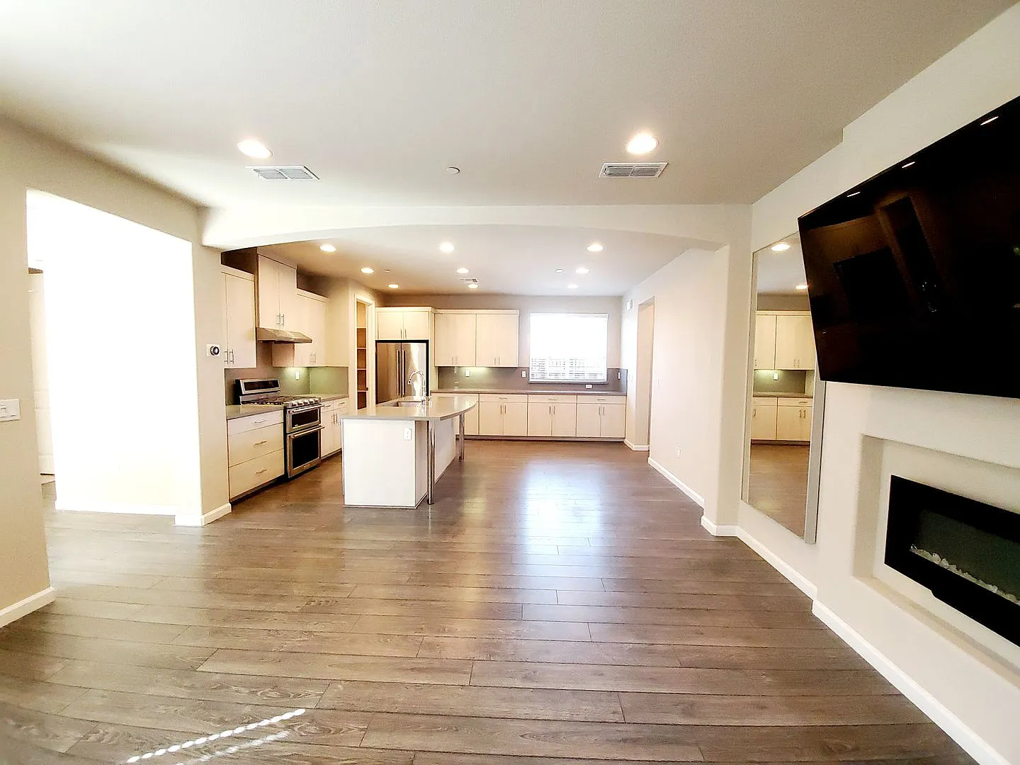 Luxury 4 bedroom 3 bath townhouse at The Montage — Photo 2