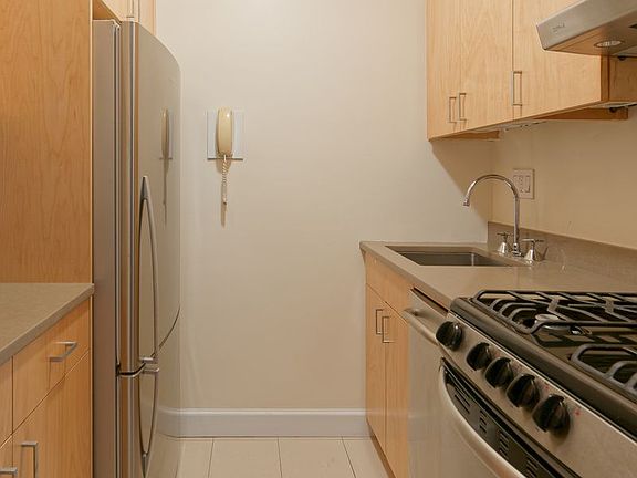 4th image of 60 W 57th St APT 12J