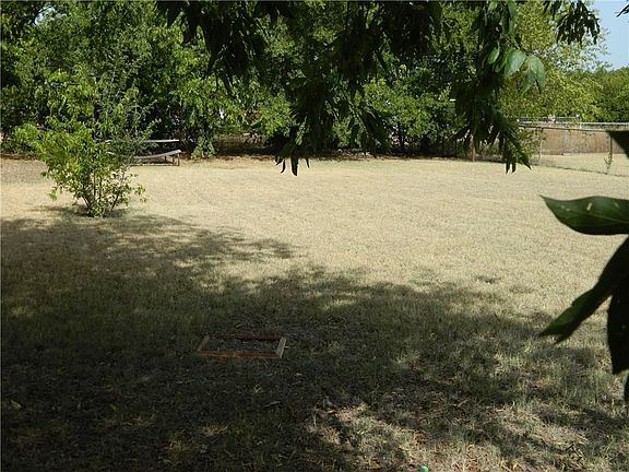 3rd image of 2611 Skyline Dr
