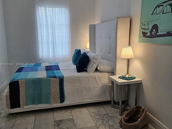 2nd image of 918 Jefferson Ave #8