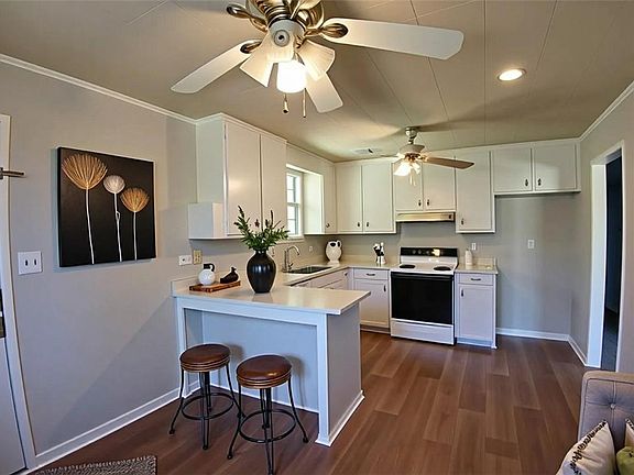 3rd image of 713 Avenue K