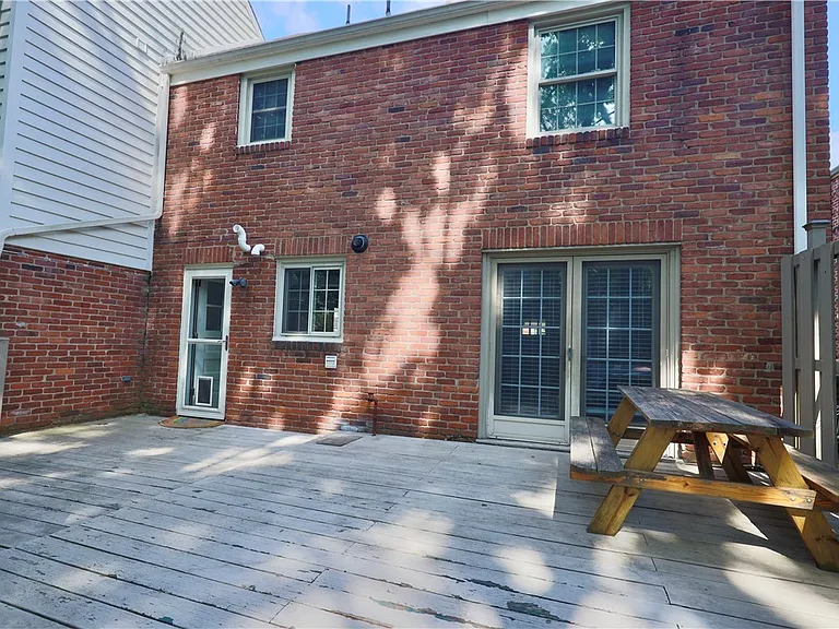 633 Crystal Dr — Photo 17