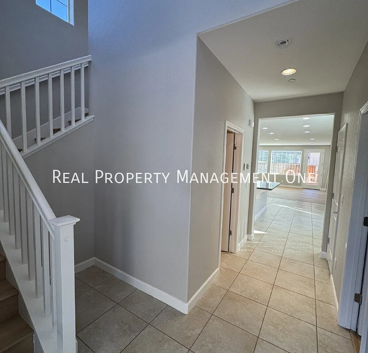 Gorgeous 5 Bed/3 Bath Mountain House Home with Full Bed/Bath Downstairs — Photo 4