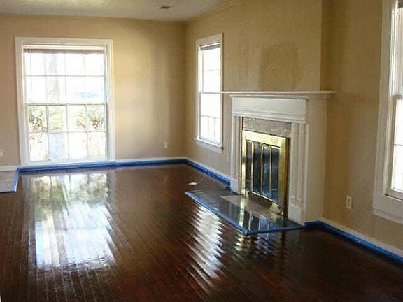 2nd image of 2302 Roanoke Ave