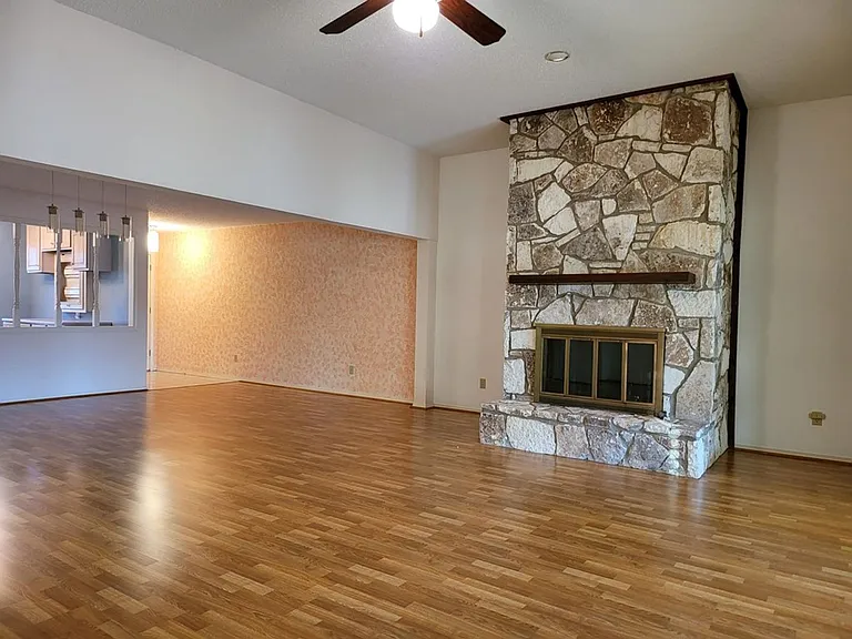 547 Fairway Dr — Photo 8
