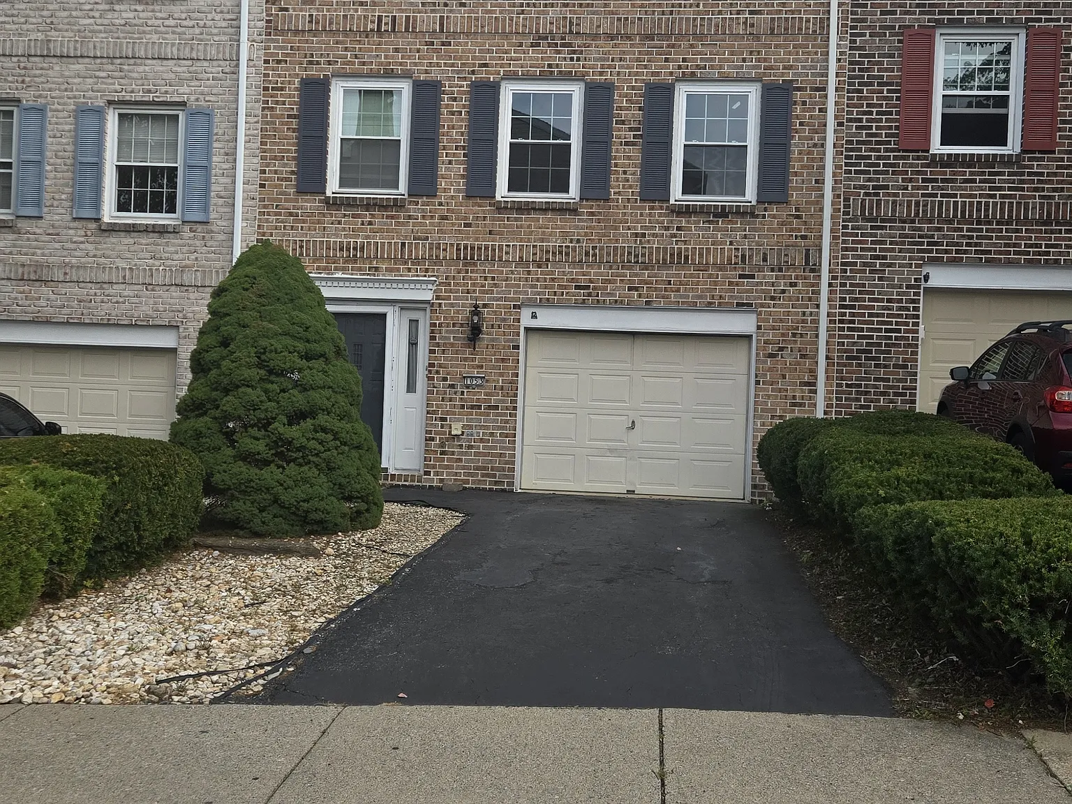 4 bed, 3.5 bath, 1932 sqft, $3,200 — Photo 1