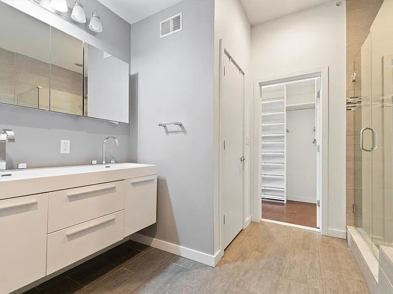 227 W Thompson St #D — Photo 25