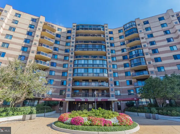 8360 Greensboro Dr APT 516, Mc Lean, VA 22102