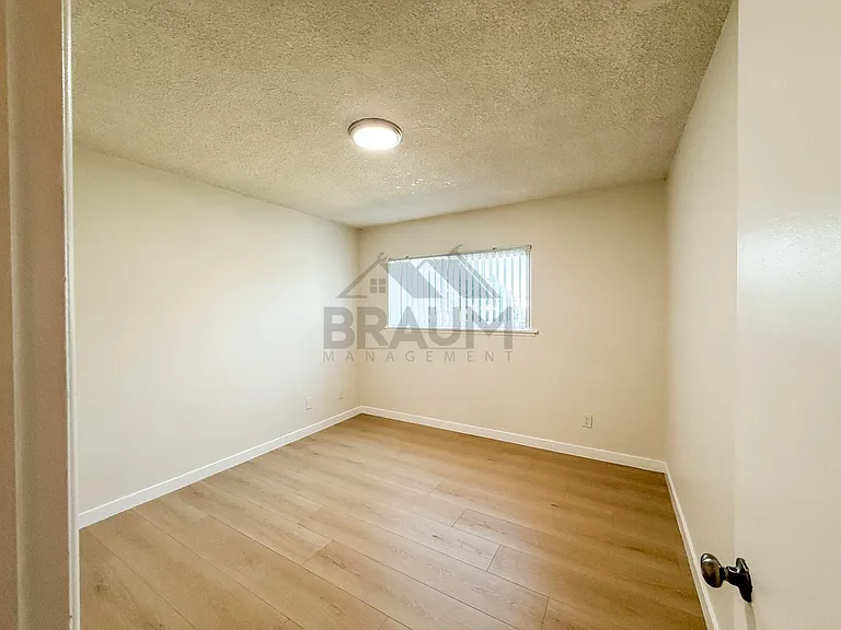 5131 Buffalo Ave — Photo 23