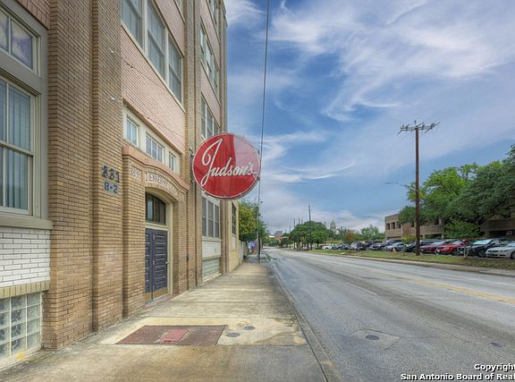 2nd image of 831 S FLORES ST #2112