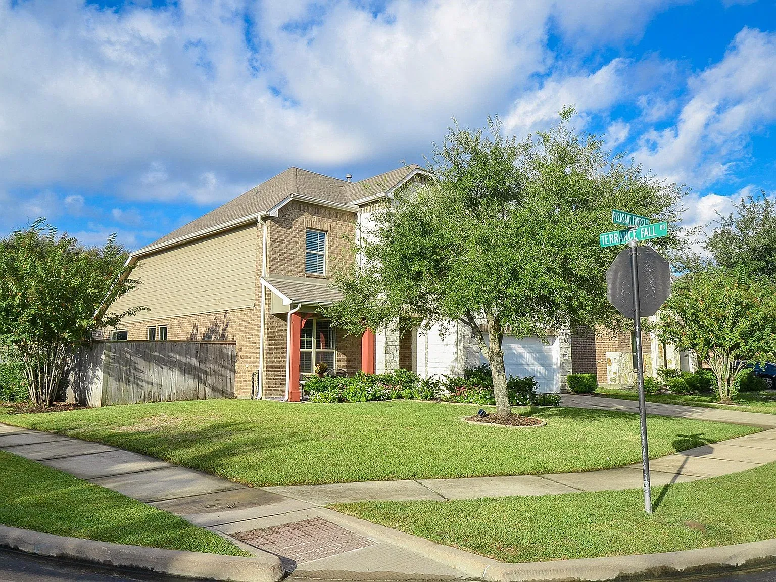 5 bed, 3.5 bath, 2775 sqft, $3,100 — Photo 4