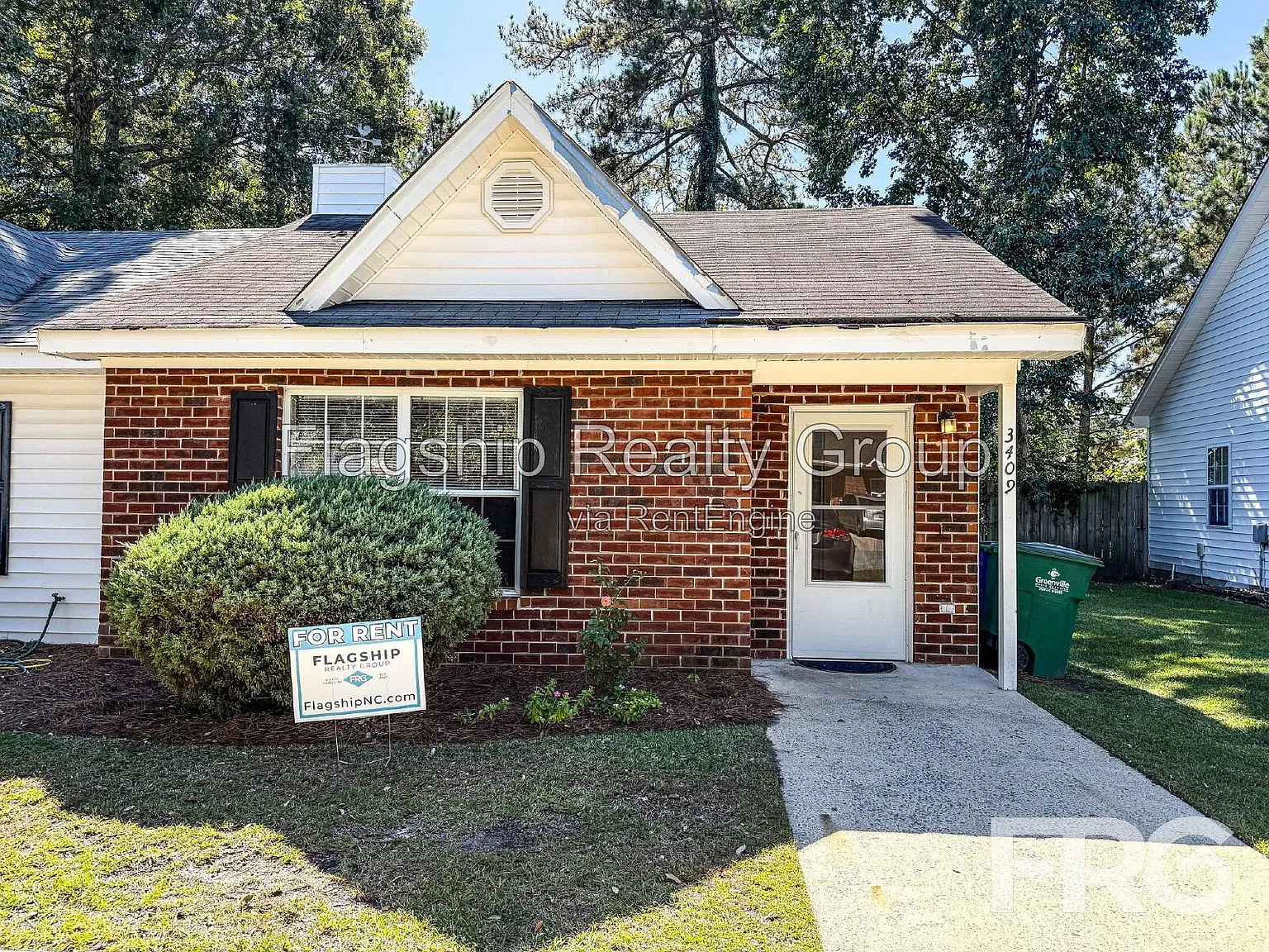 2 bed, 2.0 bath, 1104 sqft, $1,200 — Photo 1