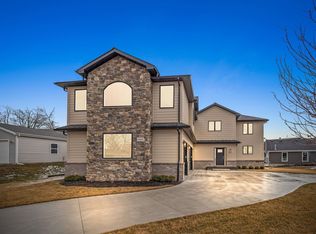 9460 Buckingham St, White Lake, MI 48386