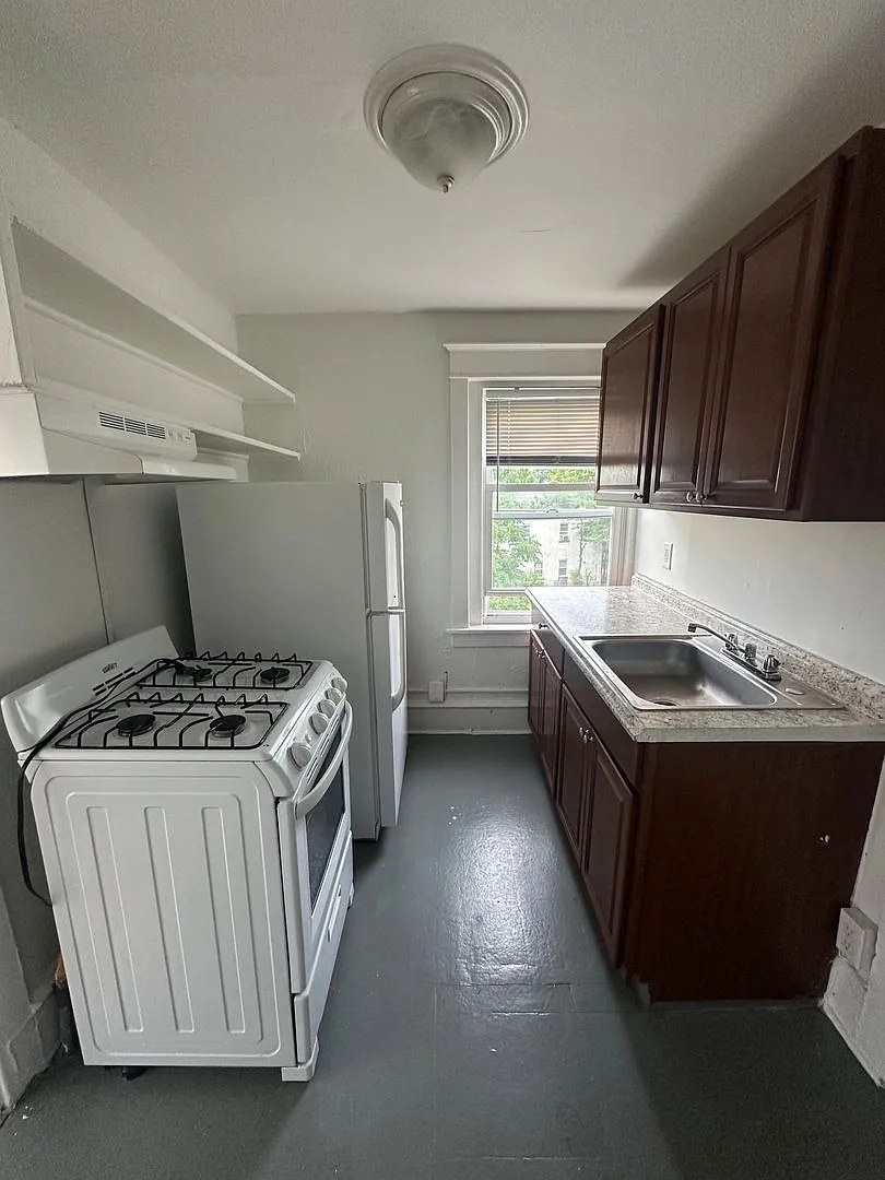 48 S Wycombe Ave — Photo 3