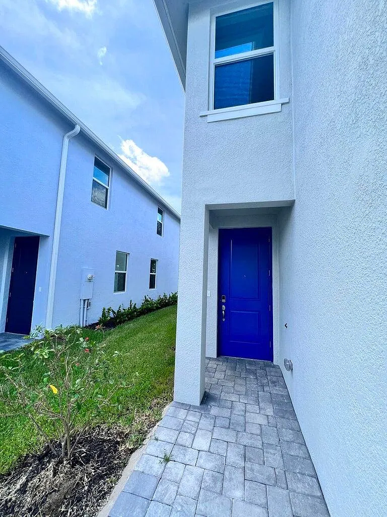 3 bed, 2.5 bath, 1804 sqft, $3,000 — Photo 3