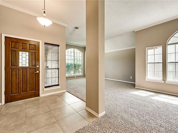 4th image of 527 Westbury Dr