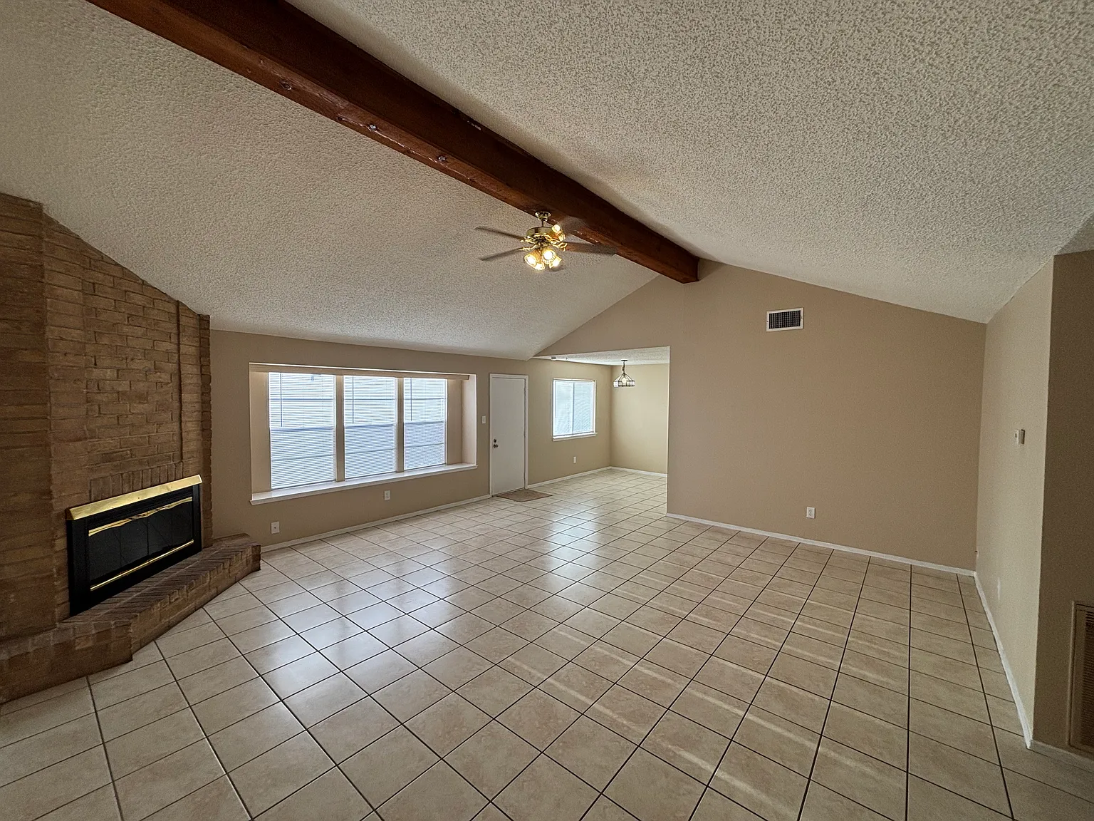 3 bed, 1344 sqft, $1,695 — Photo 4
