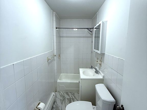 2nd image of 395 Bergen Ave APT 3