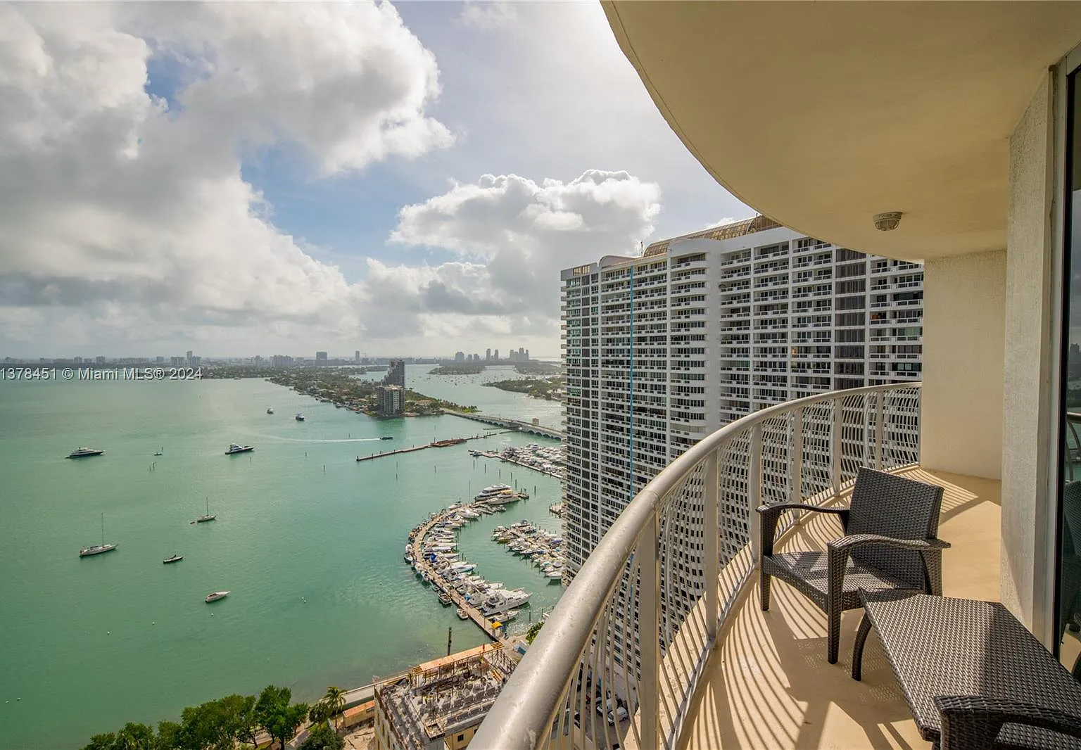 Opera Tower Condo — Photo 3