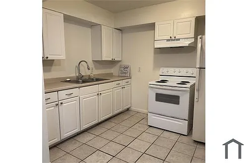 1600 SE 39th Ter #4 Photo 1