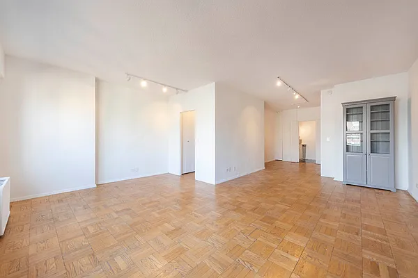 Rented by Keller Williams NYC | media 12