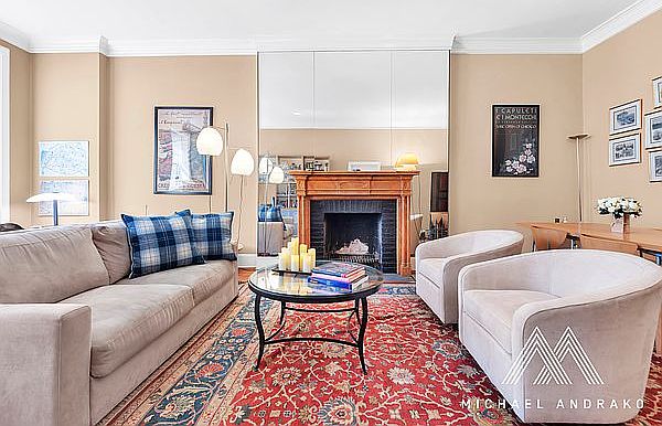 1st image of 25 E 69th St #4
