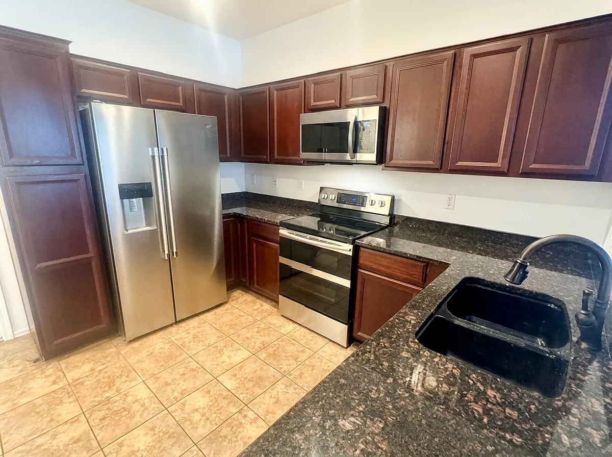 2 bed, 1258 sqft, $2,200 — Photo 4