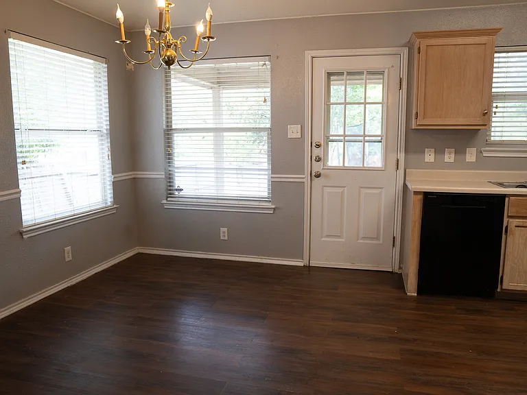 10610 Tiger Way — Photo 7