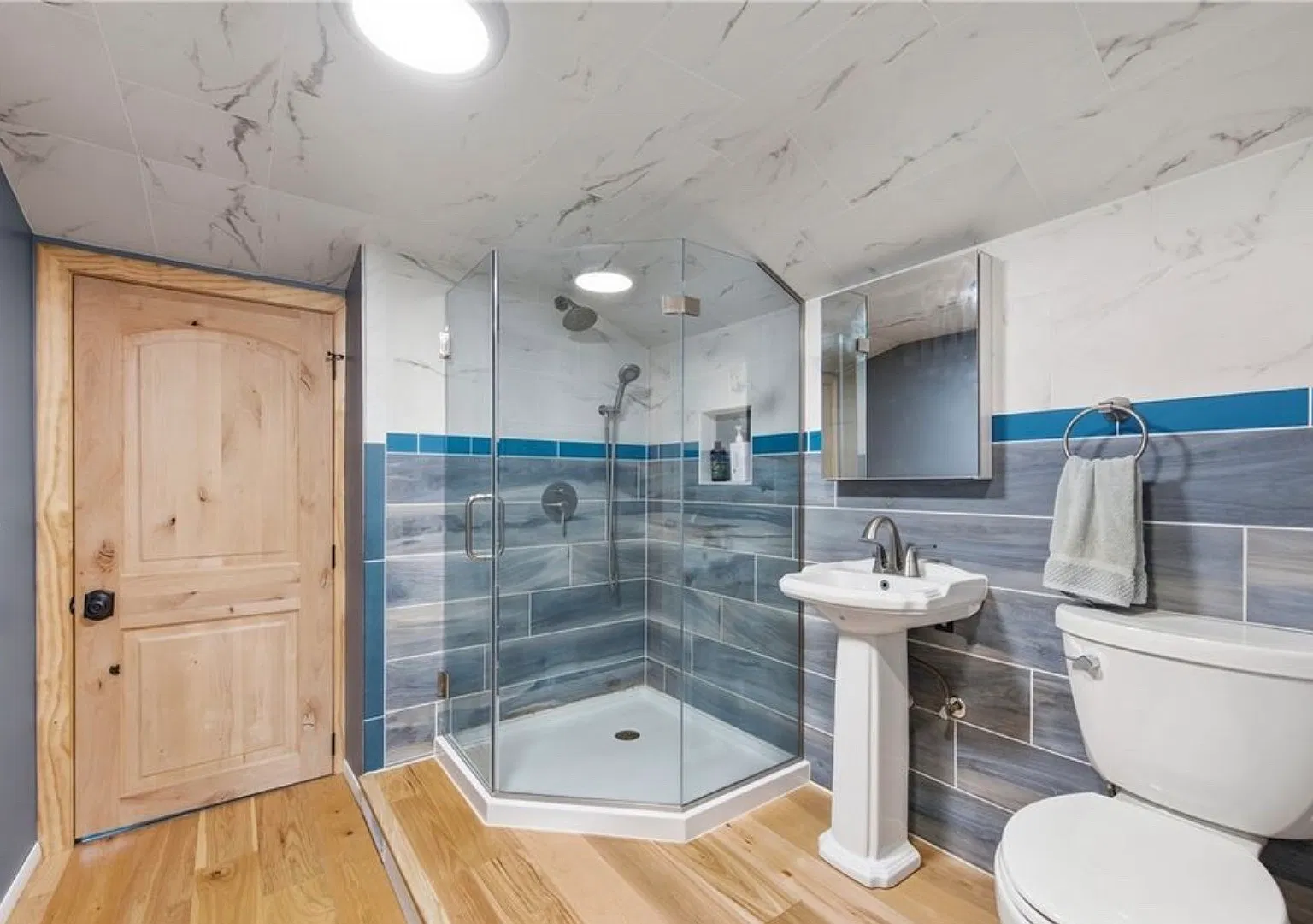 6 bed, 5114 sqft, $4,000 — Photo 3