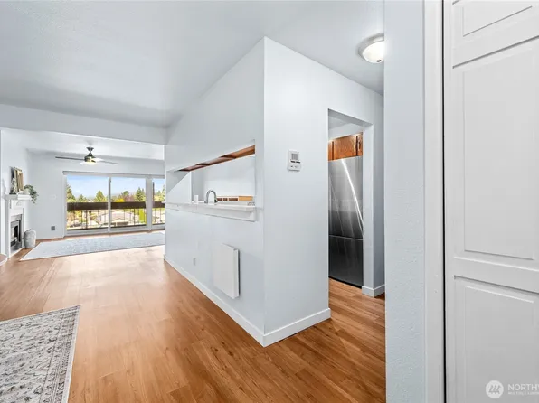 2021 N LaVenture Road #404, Mount Vernon, WA 98273