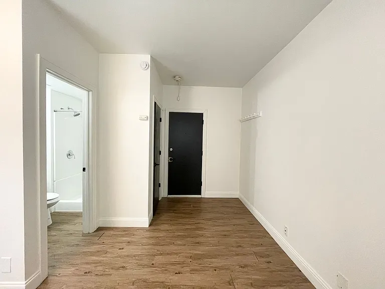 Mayn Suites — Photo 23