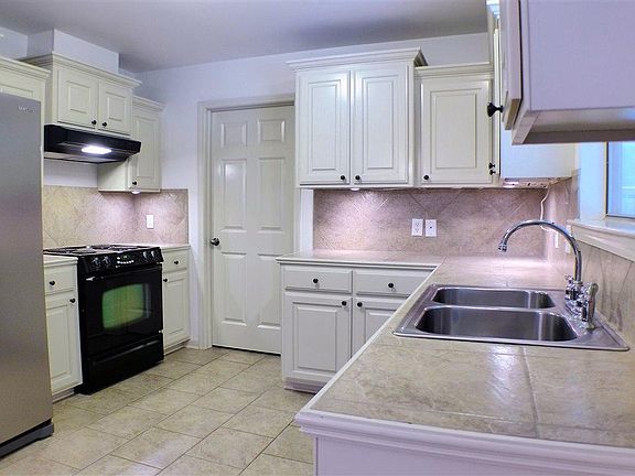3rd image of 12248 Creekside Ave