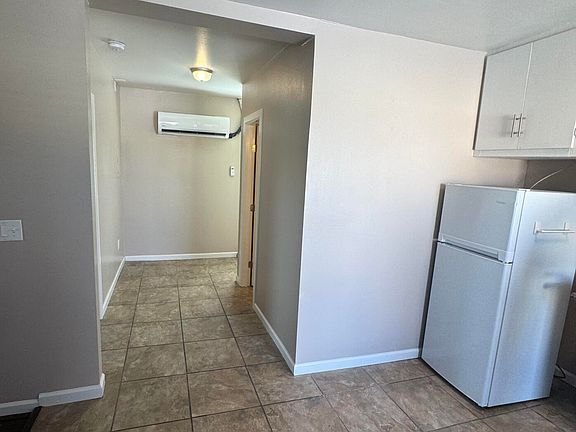 3rd image of 815 E 3rd Ave #1/2-1