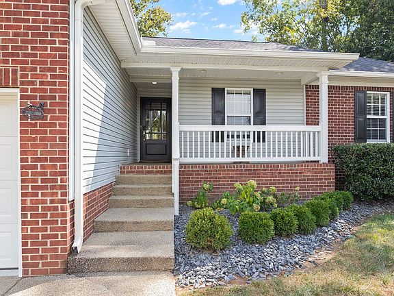 4th image of 204 Christine Dr