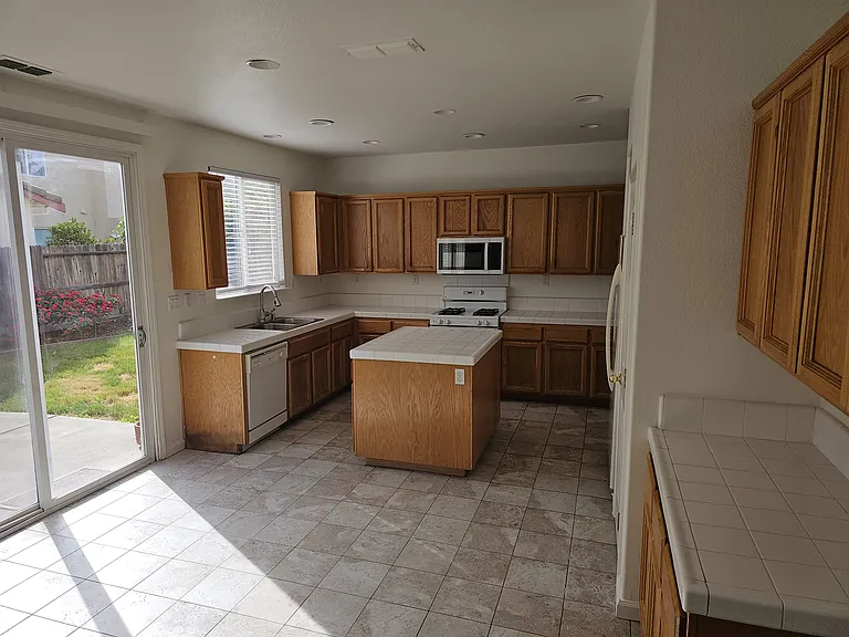 35 Klondike Ct — Photo 6