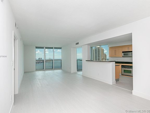 3rd image of 325 Biscayne Blvd #3523