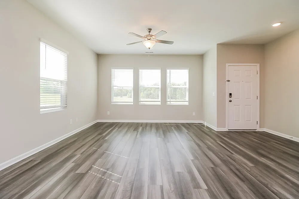 3 bed, 2.5 bath, 1590 sqft, $1,795 — Photo 4