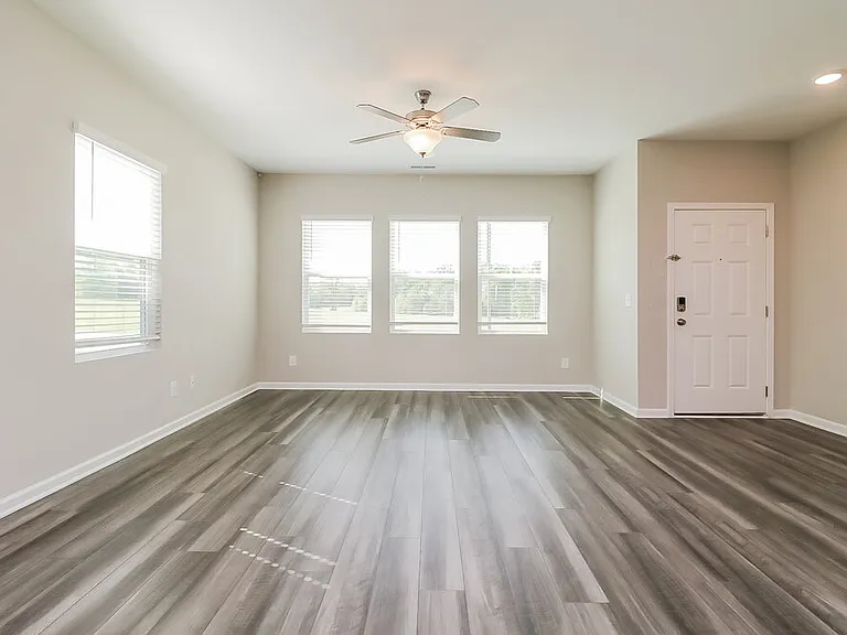 642 Wendell Falls Pkwy — Photo 4