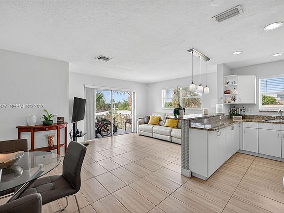 2nd image of 2715 NE 49th St APT 309